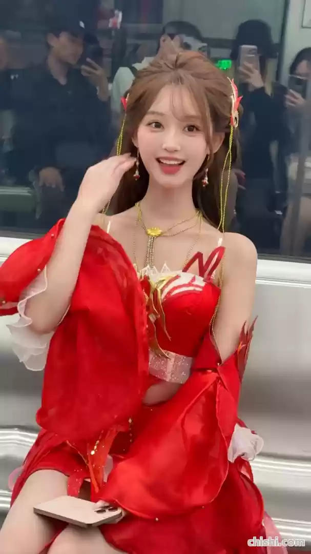 颜值COS,最美火灵儿现身地铁,仙气飘飘,石昊要沦陷了 第1张 颜值COS,最美火灵儿现身地铁,仙气飘飘,石昊要沦陷了 第1张